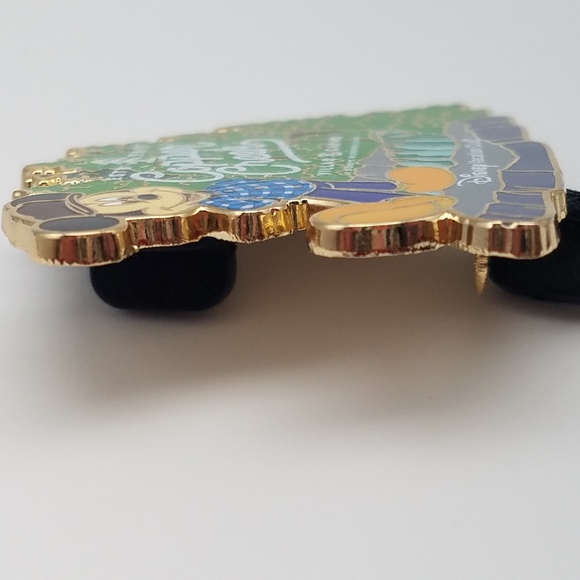 Disney DVC Copper Creek Lumberjack Mickey Pin - Picture 4 of 8